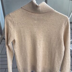 Club Monaco 100% cashmere sweater in color beige